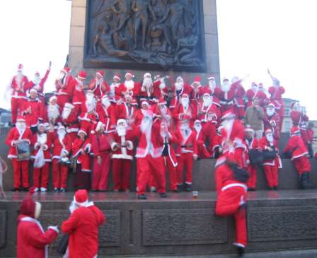 Mounting Nelsons Column